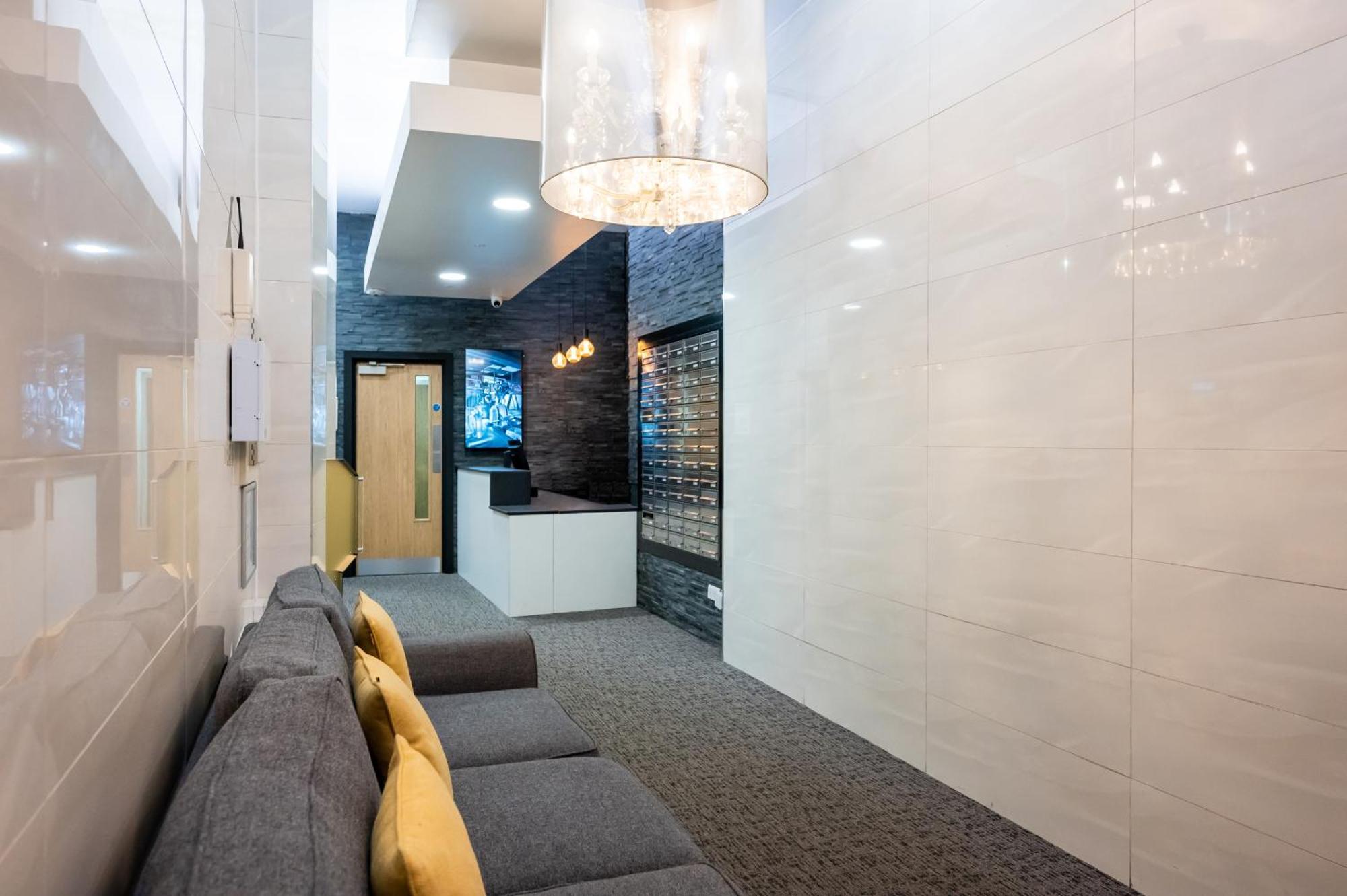 Staycity Centre Aparthotel 4*